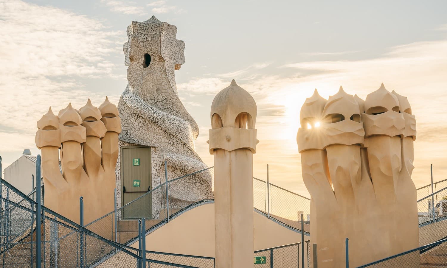 Visita Guidata a La Pedrera: Scopri il Gioiello di Gaudí Senza Attese 4