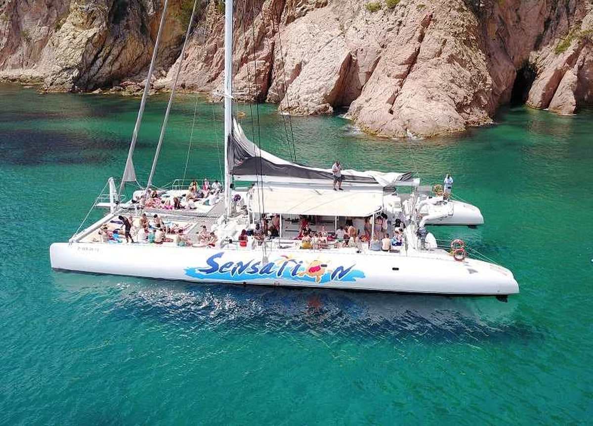 Paseo en Catamarán a Vela con Barbacoa y Bebidas por Costa Brava 5