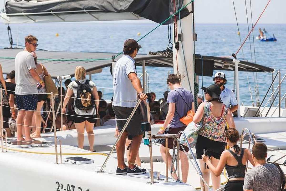 Paseo en Catamarán a Vela con Barbacoa y Bebidas por Costa Brava 3